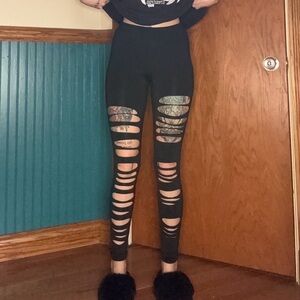 Ripped leggings